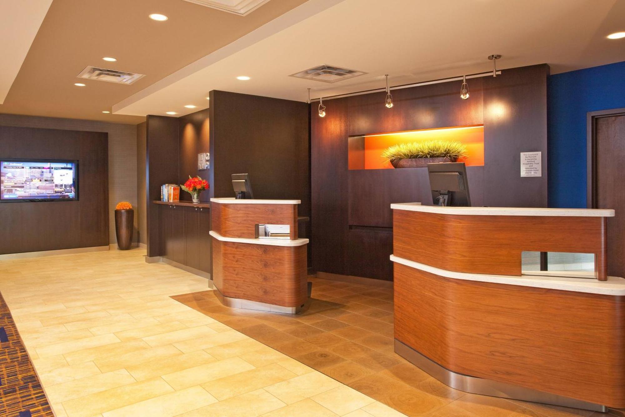 Courtyard Hartford Manchester Exterior photo