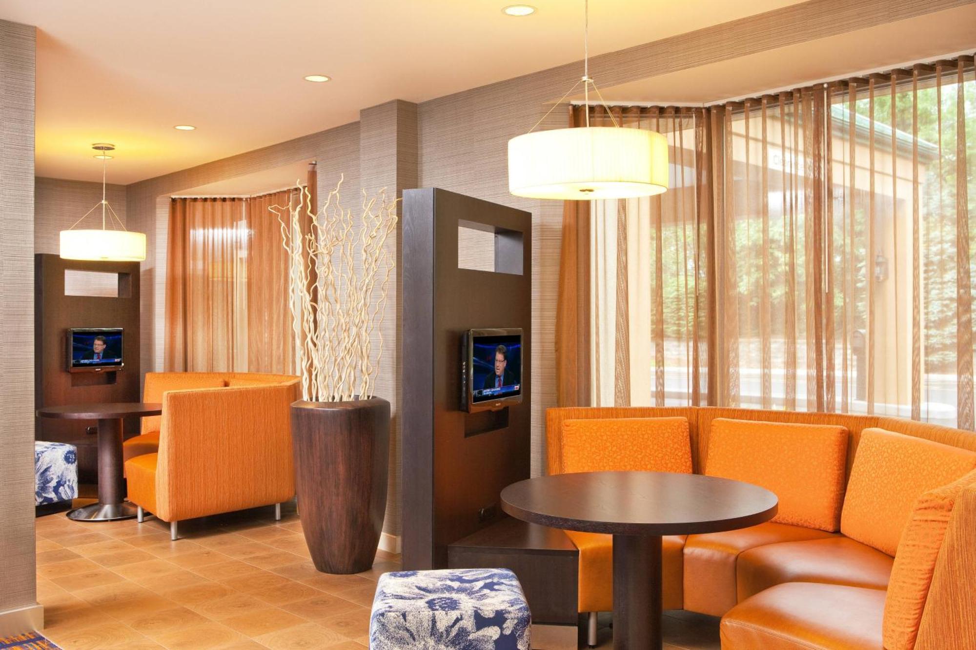 Courtyard Hartford Manchester Exterior photo