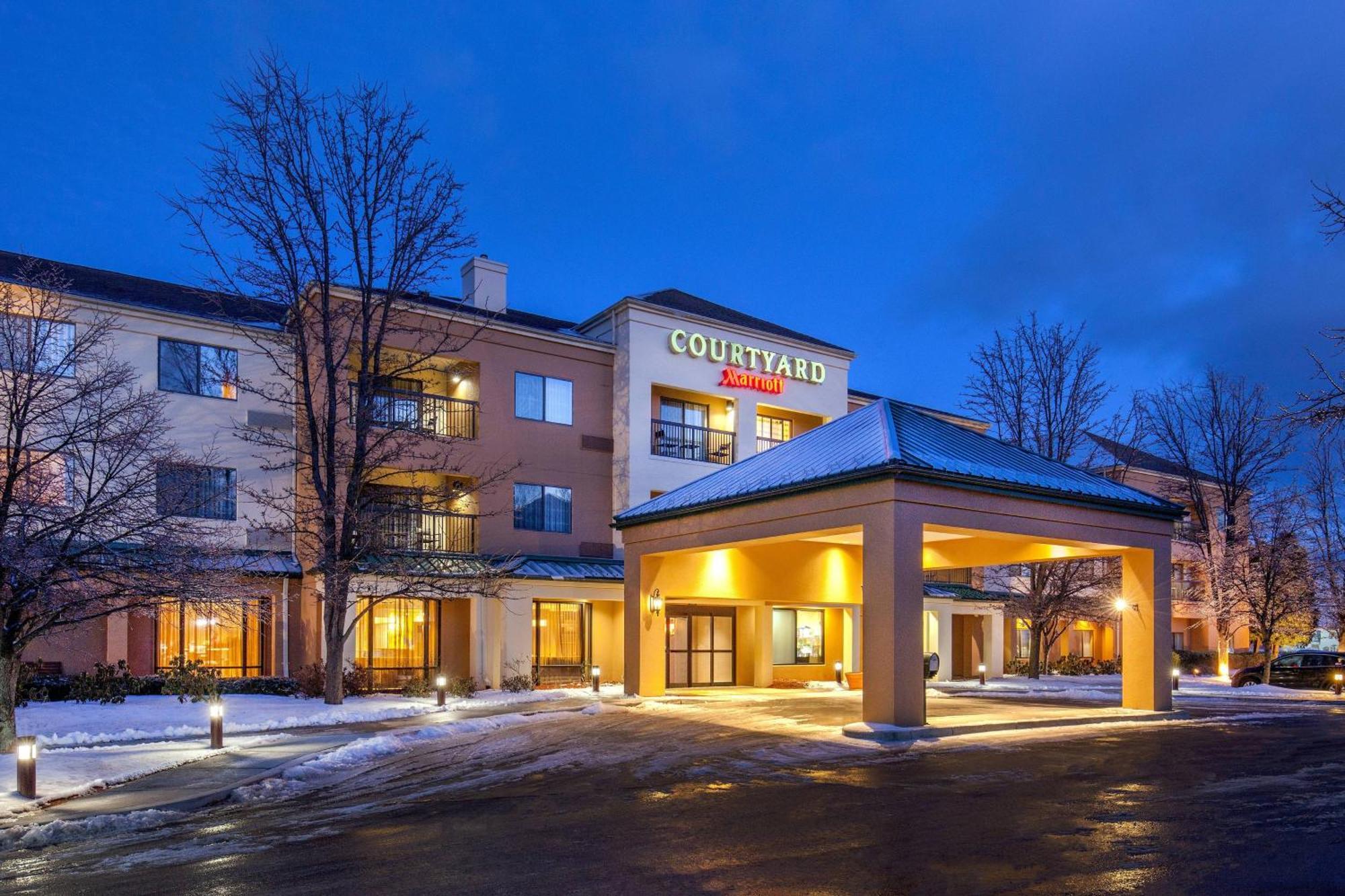 Courtyard Hartford Manchester Exterior photo